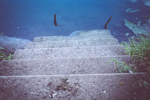 Σκάλες στο νερό — Φωτογραφία Αρχείου