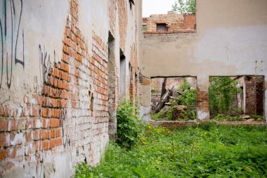 Grunge evi terk etti.