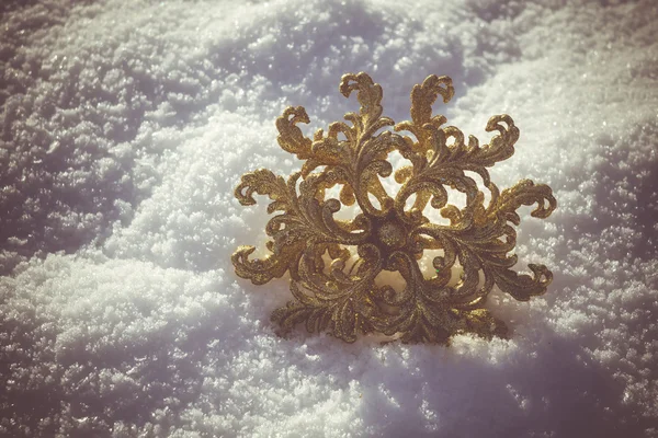 Golden Snowflake on Snow Retro — Stock Photo, Image