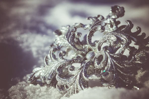Copo de nieve de plata en la nieve Retro — Foto de Stock
