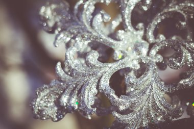 Gümüş kar tanesi üzerinde kar Retro