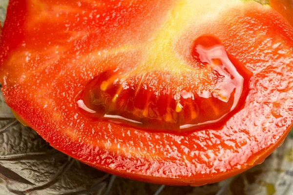 赤いトマト カット — ストック写真