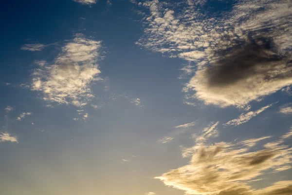 Cerul albastru și norii — Fotografie, imagine de stoc
