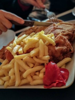 Patates ve biberli tipik Asturian yemeği.