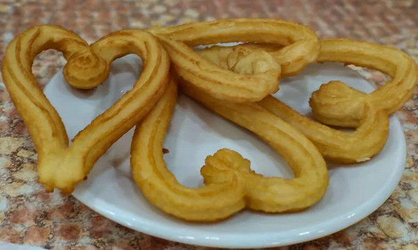 Placa Deliciosos Churros Forma Corazón —  Fotos de Stock