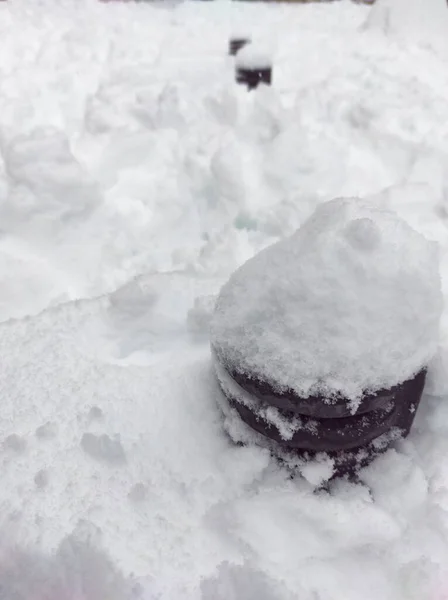 Bolders Begraven Sneeuw Een Storm Stad — Stockfoto