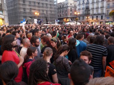 Madrid, İspanya; 27 Mayıs 2011. Madrid 'deki Puerta del Sol' daki 15 M Indignados kampında göstericiler. Fotoğraf 27 Mayıs 2011 'de Madrid, İspanya' da çekildi.
