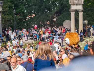 Madrid, İspanya; 15 Mayıs 2018. Madrid 'den insanlar San Isidro' nun Madrid 'deki çayırında San Isidro' yu kutluyorlar. Fotoğraf: 15 Mayıs 2018 Madrid, İspanya