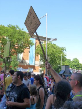 Madrid, İspanya; 19 Haziran 2011. 15-M Hareketi liderliğindeki 19-J protestoları sırasında Madrid 'de büyük bir gösteri. Fotoğraf 19 Haziran 2011 'de Madrid, İspanya' da çekildi.
