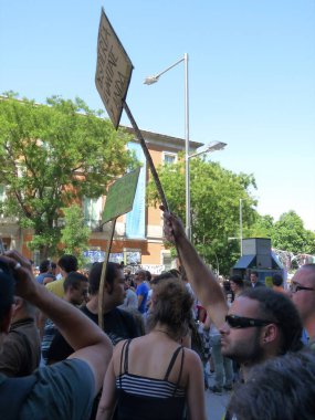 Madrid, İspanya; 19 Haziran 2011. 15-M Hareketi liderliğindeki 19-J protestoları sırasında Madrid 'de büyük bir gösteri. Fotoğraf 19 Haziran 2011 'de Madrid, İspanya' da çekildi.