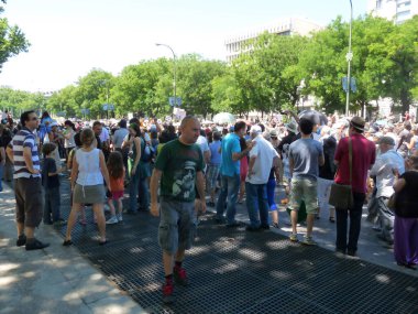Madrid, İspanya; 19 Haziran 2011. 15-M Hareketi liderliğindeki 19-J protestoları sırasında Madrid 'de büyük bir gösteri. Fotoğraf 19 Haziran 2011 'de Madrid, İspanya' da çekildi.