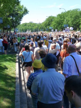 Madrid, İspanya; 19 Haziran 2011. 15-M Hareketi liderliğindeki 19-J protestoları sırasında Madrid 'de büyük bir gösteri. Fotoğraf 19 Haziran 2011 'de Madrid, İspanya' da çekildi.