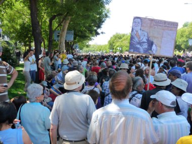 Madrid, İspanya; 19 Haziran 2011. 15-M Hareketi liderliğindeki 19-J protestoları sırasında Madrid 'de büyük bir gösteri. Fotoğraf 19 Haziran 2011 'de Madrid, İspanya' da çekildi.
