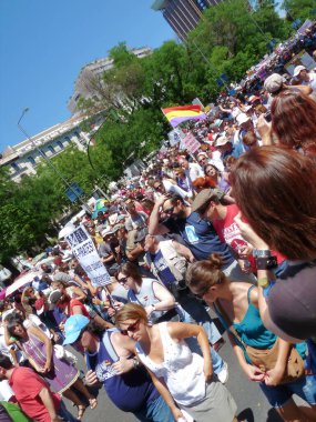 Madrid, İspanya; 19 Haziran 2011. 15-M Hareketi liderliğindeki 19-J protestoları sırasında Madrid 'de büyük bir gösteri. Fotoğraf 19 Haziran 2011 'de Madrid, İspanya' da çekildi.