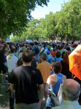 Madrid, İspanya; 19 Haziran 2011. 15-M Hareketi liderliğindeki 19-J protestoları sırasında Madrid 'de büyük bir gösteri. Fotoğraf 19 Haziran 2011 'de Madrid, İspanya' da çekildi.