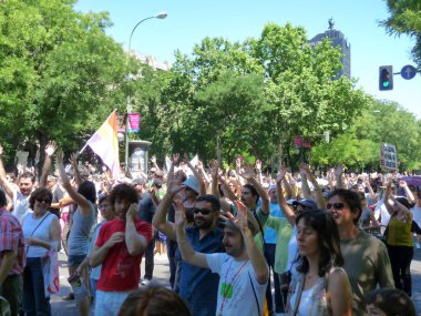 Madrid, İspanya; 19 Haziran 2011. 15-M Hareketi liderliğindeki 19-J protestoları sırasında Madrid 'de büyük bir gösteri. Fotoğraf 19 Haziran 2011 'de Madrid, İspanya' da çekildi.