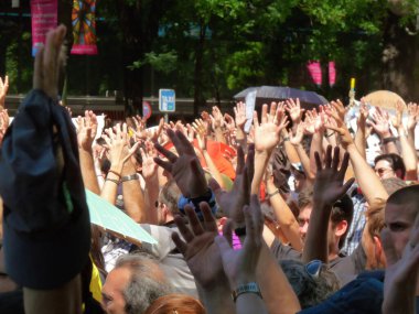 Madrid, İspanya; 19 Haziran 2011. 15-M Hareketi liderliğindeki 19-J protestoları sırasında Madrid 'de büyük bir gösteri. Fotoğraf 19 Haziran 2011 'de Madrid, İspanya' da çekildi.