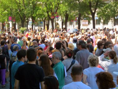 Madrid, İspanya; 19 Haziran 2011. 15-M Hareketi liderliğindeki 19-J protestoları sırasında Madrid 'de büyük bir gösteri. Fotoğraf 19 Haziran 2011 'de Madrid, İspanya' da çekildi.