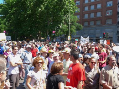 Madrid, İspanya; 19 Haziran 2011. 15-M Hareketi liderliğindeki 19-J protestoları sırasında Madrid 'de büyük bir gösteri. Fotoğraf 19 Haziran 2011 'de Madrid, İspanya' da çekildi.