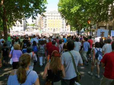 Madrid, İspanya; 19 Haziran 2011. 15-M Hareketi liderliğindeki 19-J protestoları sırasında Madrid 'de büyük bir gösteri. Fotoğraf 19 Haziran 2011 'de Madrid, İspanya' da çekildi.