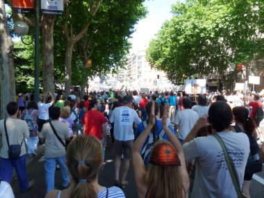 Madrid, İspanya; 19 Haziran 2011. 15-M Hareketi liderliğindeki 19-J protestoları sırasında Madrid 'de büyük bir gösteri. Fotoğraf 19 Haziran 2011 'de Madrid, İspanya' da çekildi.