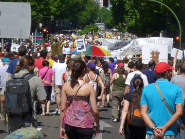 Madrid, İspanya; 19 Haziran 2011. 15-M Hareketi liderliğindeki 19-J protestoları sırasında Madrid 'de büyük bir gösteri. Fotoğraf 19 Haziran 2011 'de Madrid, İspanya' da çekildi.