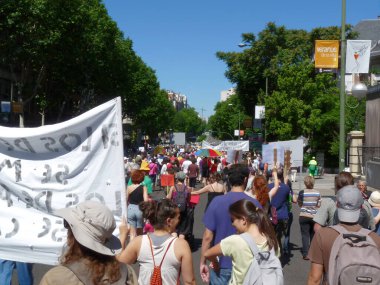 Madrid, İspanya; 19 Haziran 2011. 15-M Hareketi liderliğindeki 19-J protestoları sırasında Madrid 'de büyük bir gösteri. Fotoğraf 19 Haziran 2011 'de Madrid, İspanya' da çekildi.