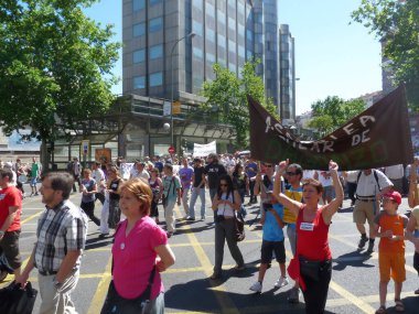 Madrid, İspanya; 19 Haziran 2011. 15-M Hareketi liderliğindeki 19-J protestoları sırasında Madrid 'de büyük bir gösteri. Fotoğraf 19 Haziran 2011 'de Madrid, İspanya' da çekildi.