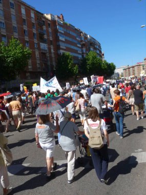Madrid, İspanya; 19 Haziran 2011. 15-M Hareketi liderliğindeki 19-J protestoları sırasında Madrid 'de büyük bir gösteri. Fotoğraf 19 Haziran 2011 'de Madrid, İspanya' da çekildi.