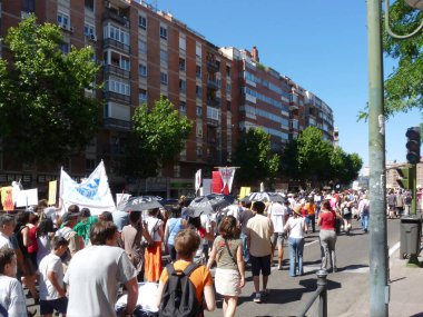 Madrid, İspanya; 19 Haziran 2011. 15-M Hareketi liderliğindeki 19-J protestoları sırasında Madrid 'de büyük bir gösteri. Fotoğraf 19 Haziran 2011 'de Madrid, İspanya' da çekildi.
