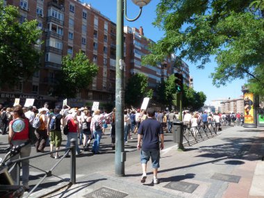 Madrid, İspanya; 19 Haziran 2011. 15-M Hareketi liderliğindeki 19-J protestoları sırasında Madrid 'de büyük bir gösteri. Fotoğraf 19 Haziran 2011 'de Madrid, İspanya' da çekildi.