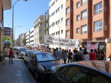 Madrid, İspanya; 19 Haziran 2011. 15-M Hareketi liderliğindeki 19-J protestoları sırasında Madrid 'de büyük bir gösteri. Fotoğraf 19 Haziran 2011 'de Madrid, İspanya' da çekildi.