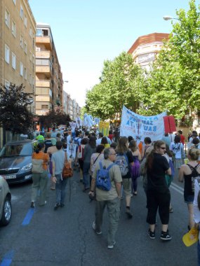Madrid, İspanya; 19 Haziran 2011. 15-M Hareketi liderliğindeki 19-J protestoları sırasında Madrid 'de büyük bir gösteri. Fotoğraf 19 Haziran 2011 'de Madrid, İspanya' da çekildi.