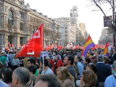 Madrid, İspanya; 29 Mart 2012. Madrid 'deki 29-M genel grevi sırasında 15-M hareketinin önderliğinde büyük bir gösteri yapıldı. Fotoğraf: 29 Mart 2012, Madrid, İspanya