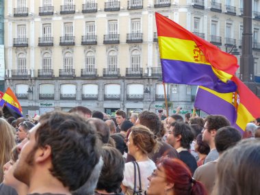 Madrid, İspanya; 11 Temmuz 2012. Madrid 'de grevde olan Asturyalı madenciler büyük bir destek gösterisiyle karşılanıyor. 15-M hareketi. Fotoğraf 11 Temmuz 2012 'de Madrid, İspanya' da çekildi
