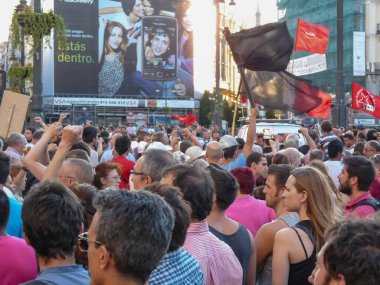 Madrid, İspanya; 11 Temmuz 2012. Madrid 'de grevde olan Asturyalı madenciler büyük bir destek gösterisiyle karşılanıyor. 15-M hareketi. Fotoğraf 11 Temmuz 2012 'de Madrid, İspanya' da çekildi