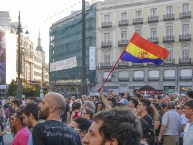 Madrid, İspanya; 11 Temmuz 2012. Madrid 'de grevde olan Asturyalı madenciler büyük bir destek gösterisiyle karşılanıyor. 15-M hareketi. Fotoğraf 11 Temmuz 2012 'de Madrid, İspanya' da çekildi