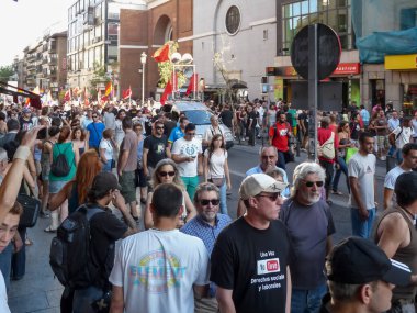 Madrid, İspanya; 11 Temmuz 2012. Madrid 'de grevde olan Asturyalı madenciler büyük bir destek gösterisiyle karşılanıyor. 15-M hareketi. Fotoğraf 11 Temmuz 2012 'de Madrid, İspanya' da çekildi