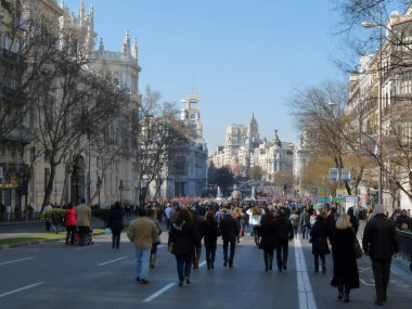 Madrid, İspanya; 19 Şubat 2012. 15-M Hareketi liderliğindeki 19-F protestoları sırasında Madrid 'de büyük bir gösteri. Fotoğraf 19 Şubat 2012 'de Madrid, İspanya' da çekildi.