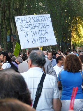Madrid, İspanya; 15 Ekim 2011. 15-M Hareketi liderliğindeki 15-O protestoları sırasında Madrid 'de büyük bir gösteri yapıldı. Fotoğraf: 15 Ekim 2011, Madrid, İspanya