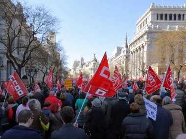 Madrid, İspanya; 19 Şubat 2012. 15-M Hareketi liderliğindeki 19-F protestoları sırasında Madrid 'de büyük bir gösteri. Fotoğraf 19 Şubat 2012 'de Madrid, İspanya' da çekildi.