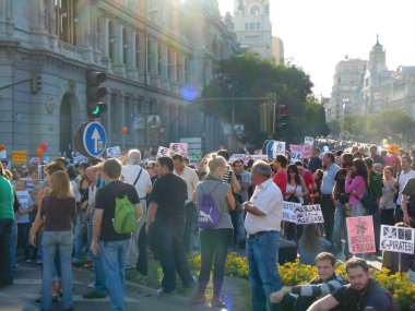 Madrid, İspanya; 15 Ekim 2011. 15-M Hareketi liderliğindeki 15-O protestoları sırasında Madrid 'de büyük bir gösteri yapıldı. Fotoğraf: 15 Ekim 2011, Madrid, İspanya