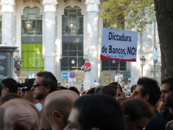2011年10月15日 スペイン マドリード M運動によって導かれた15 O抗議の間のマドリードでの大規模なデモ 2011年10月15日にスペイン マドリードで撮影 — ストック写真