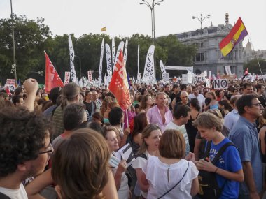 Madrid, İspanya; 19 Temmuz 2012. 15-M Hareketi liderliğindeki 19-J protestoları sırasında Madrid 'de büyük bir gösteri. Fotoğraf 19 Temmuz 2012 'de Madrid, İspanya' da çekildi.