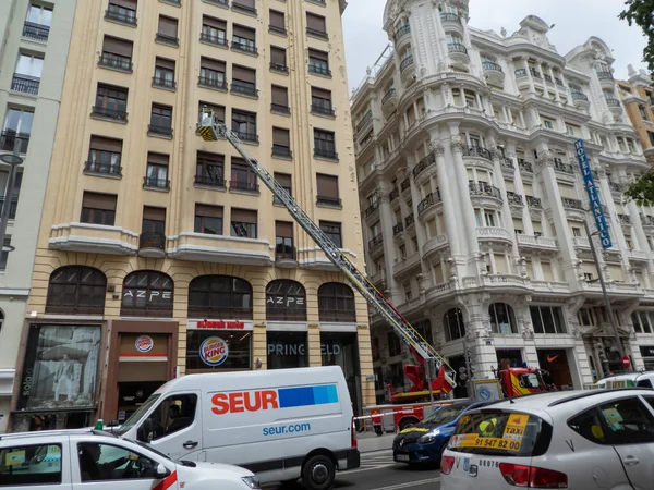 Madrid Mayo 2019 Bomberos Trabajando Edificio Gran Vía Madrid Desde — Foto de Stock