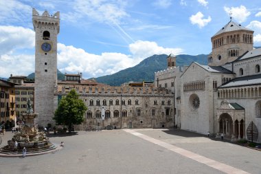 Trento Piazza Duomo ve Torre Civica