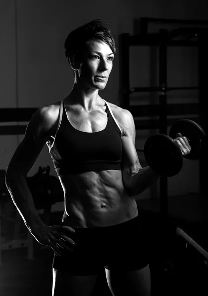 Mujer muscular en forma —  Fotos de Stock