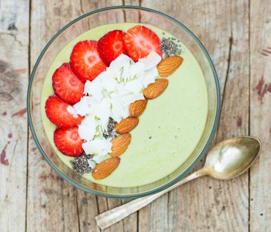 Güler yüzlü kase matcha vegan 