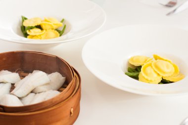 Ev yapımı makarna ve balık hizmet