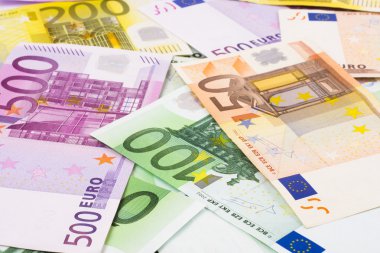 birçok euro banknot
